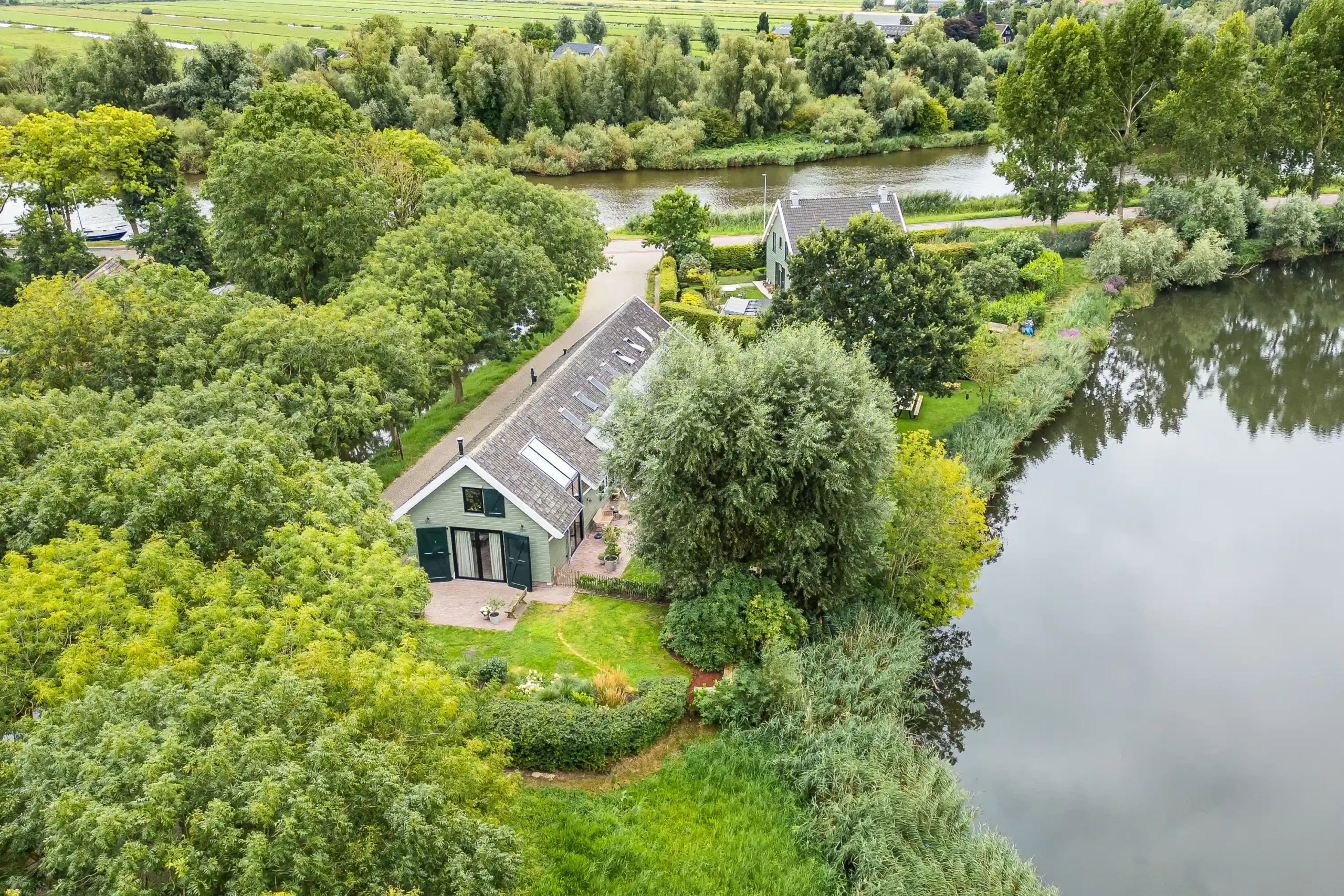 Transformatie voormalige genieloods naar woning te Uithoorn