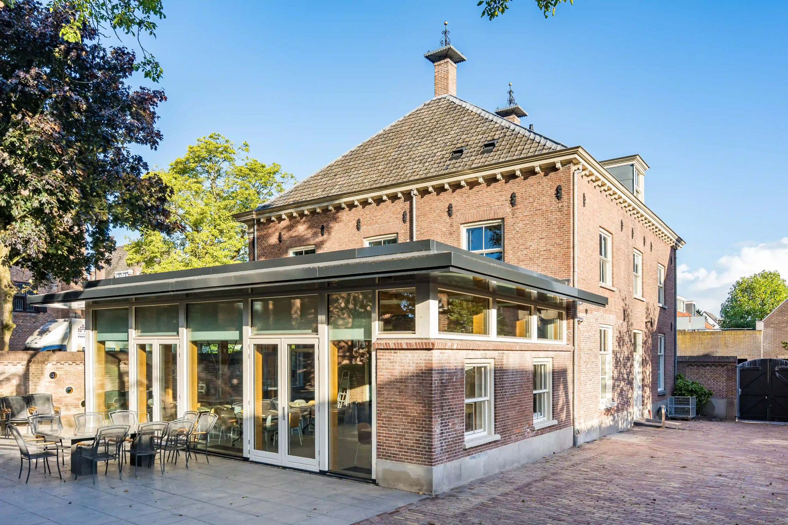 Aanbouw en verbouw pastorie in Vianen